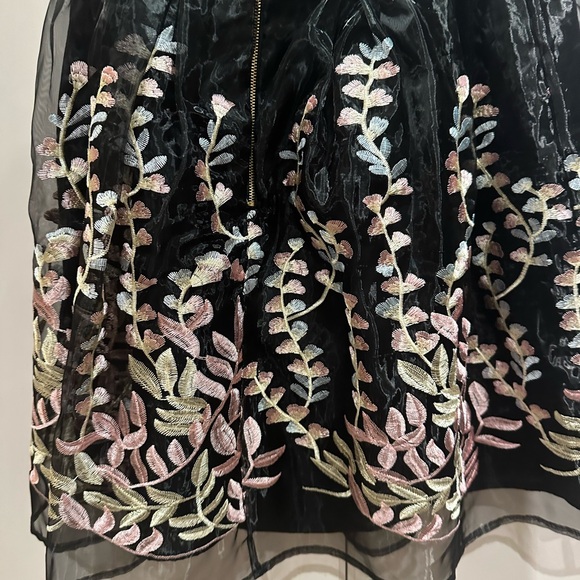 Charlotte Russe Skirt - Picture 8 of 9